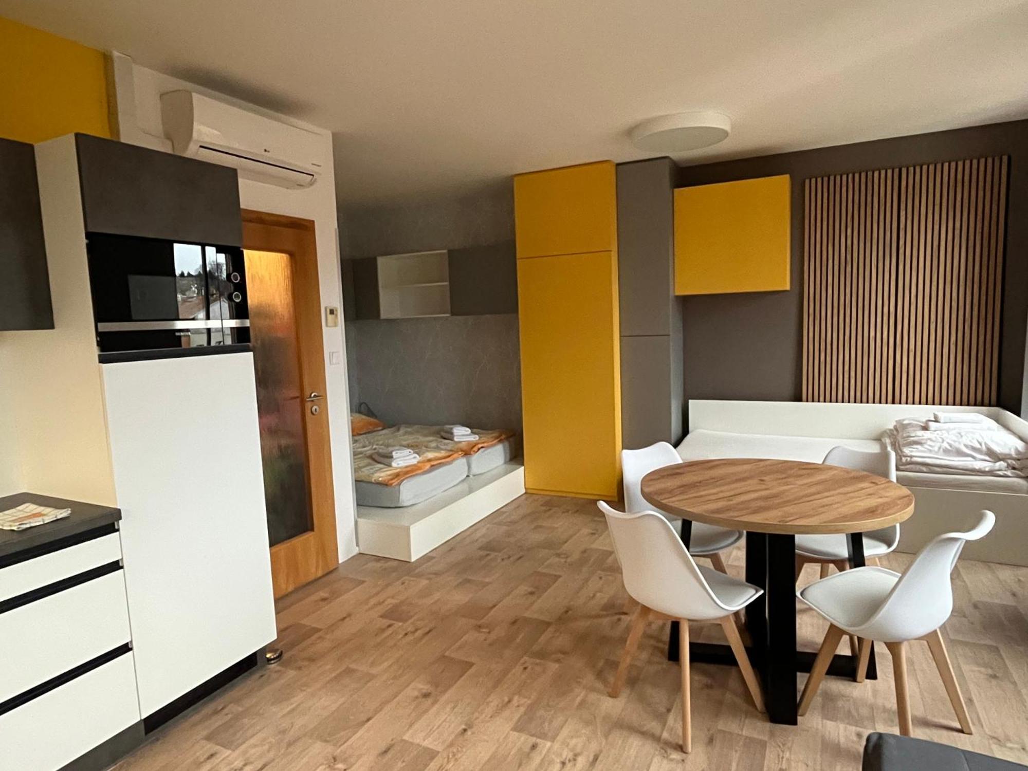 Yellow Apartment Deluxe Brünn  Kültér fotó